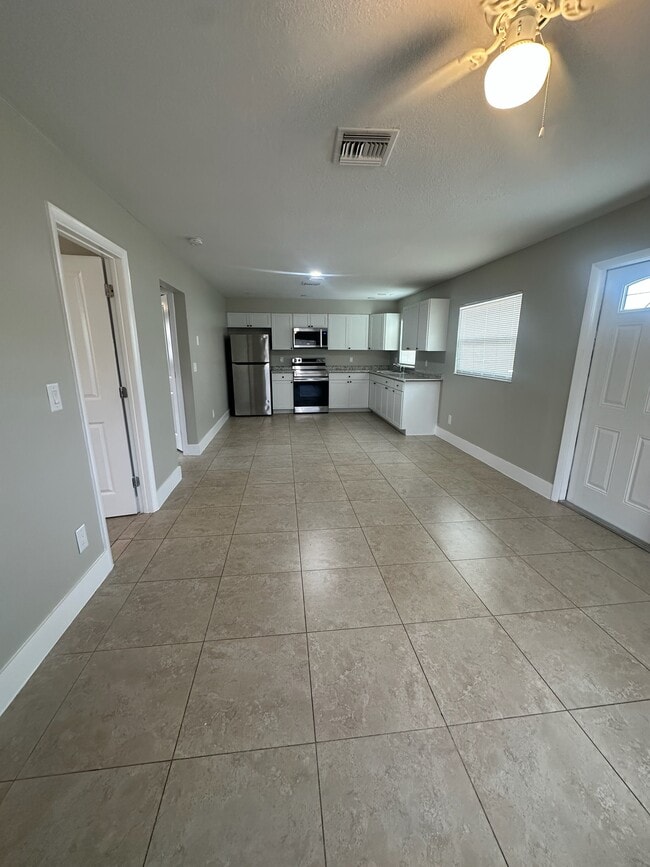 Building Photo - Carmen Ave - Fourplex