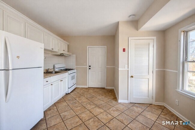 Building Photo - 1132 Hancock Ave