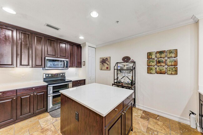 Building Photo - UPSCALE VIVANTE CONDOMINIUM FOR RENT IN PU...