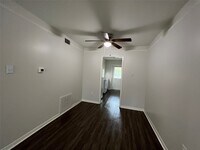 Building Photo - 500 Willow Dr