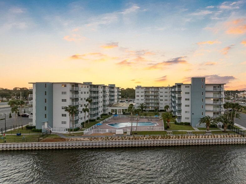 Building Photo - Dream Space Coast