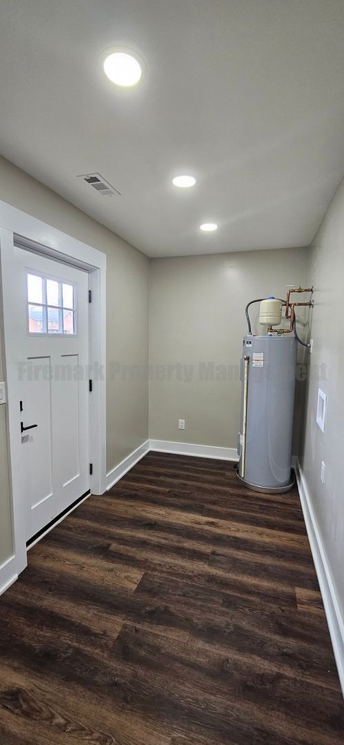 Building Photo - Newly Renovated 3 Bedroom, 2 Bath Brick Home!