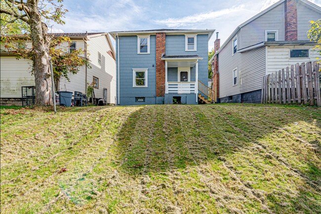 Building Photo - Beautiful 3 bedroom home in Aliquippa available August 1!