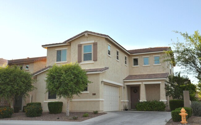 Building Photo - Stunning 5bed/3bath 2771 sq/ft Gilbert Home!