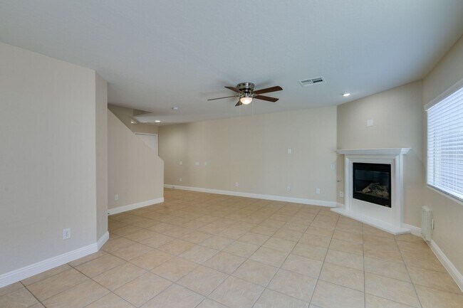 Building Photo - Upgraded spacious 4bedroom home near Mountains Edge!