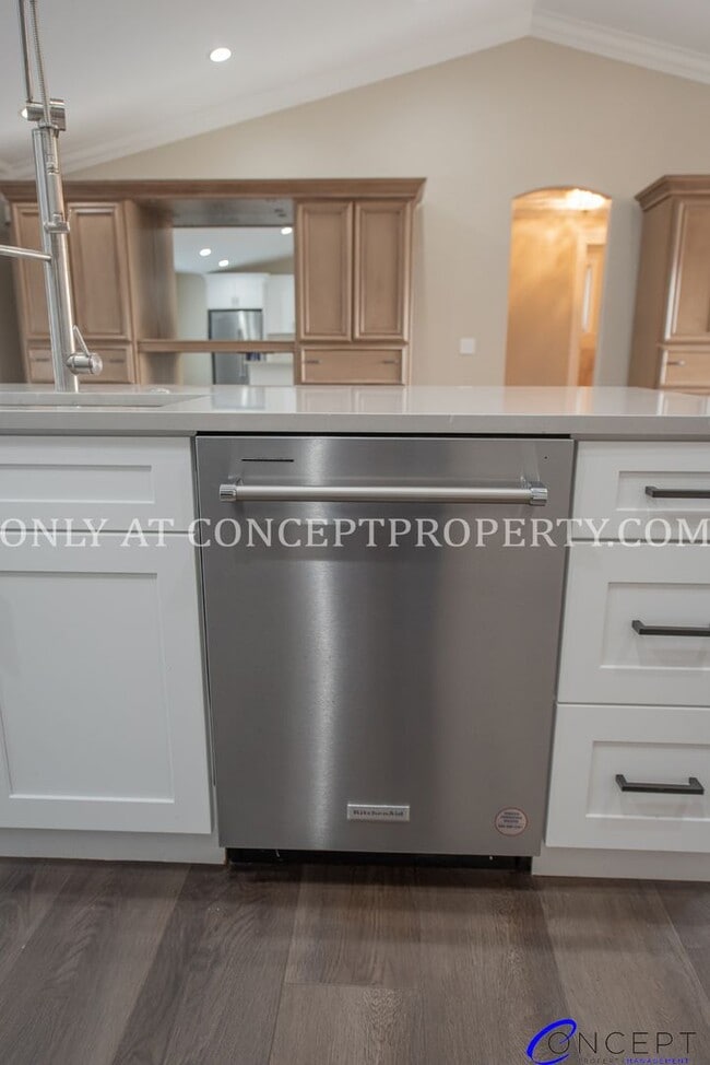 Building Photo - Attractive 4 Bed 3 Bathroom Home: Backing Park - 2 Car Garage