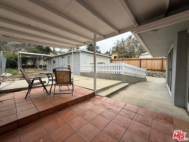 Building Photo - 10642 Samoa Ave