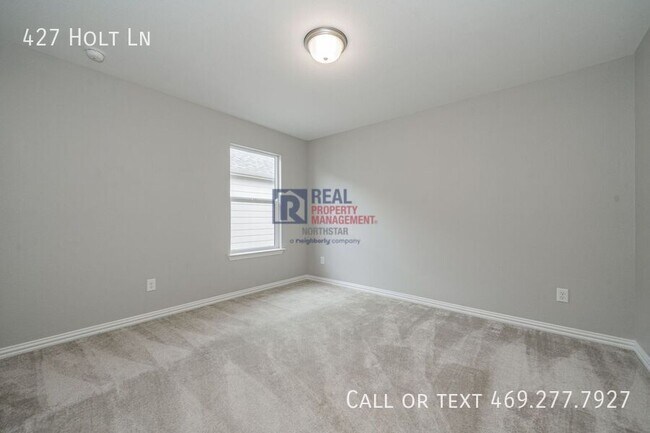 Building Photo - 427 Holt Ln