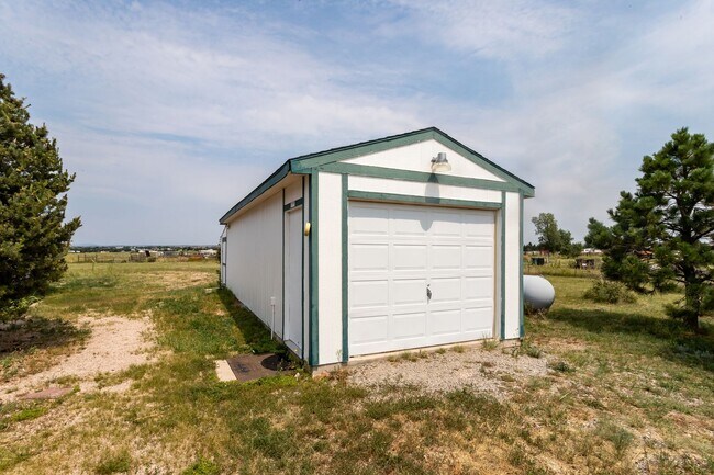 Building Photo - Charming Home on a Spacious Lot with No HOA!