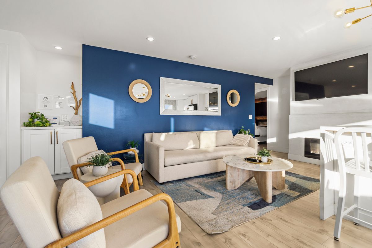 Building Photo - 2125 W California St