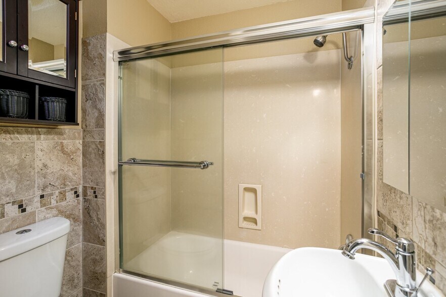 Building Photo - 2217 9th St