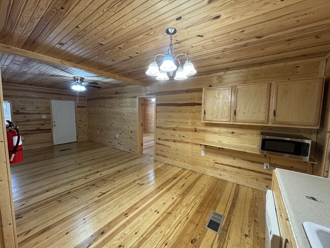 Building Photo - Quiet & Rustic 2BR/2BA Cabin Quick Drive to MSU – Spring '26 Semester Lease (Some Utilities Inclu...