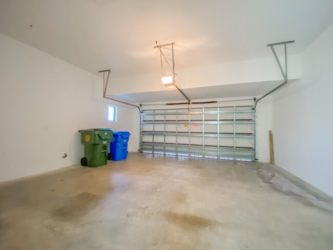 Building Photo - 1024 NE 33rd St