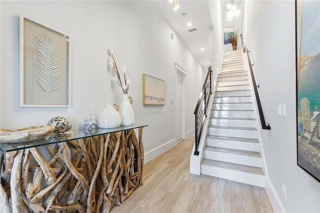 Building Photo - 340 Ocean Crest Dr