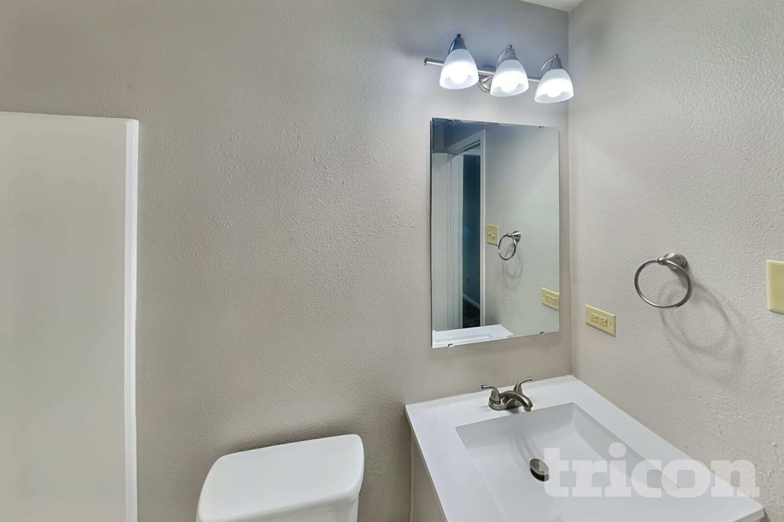 Building Photo - 2336 Blackthorn Dr