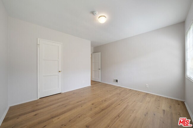 Building Photo - 10374 Ashton Ave