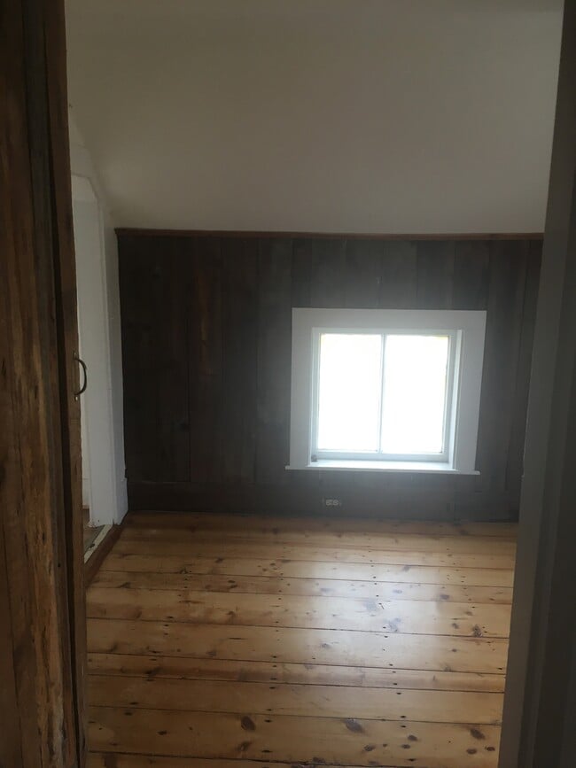 Small bedroom - 468 Union St