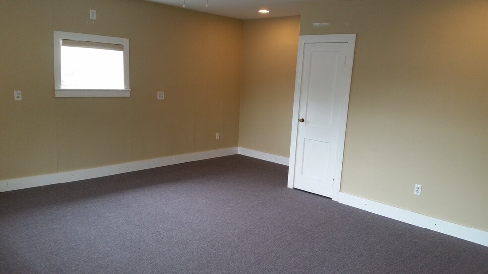 Building Photo - 1510 Haines Rd