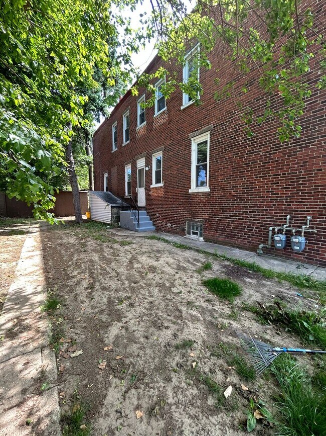Building Photo - 1458 Kenwood Ave