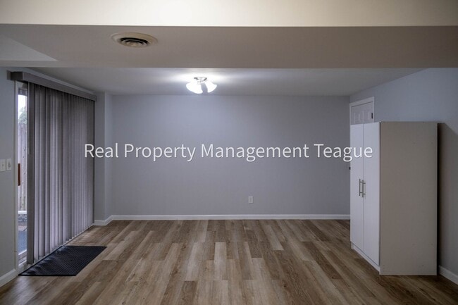 Building Photo - Heat and Utilities Paid by Owner!