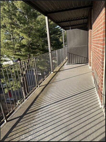 Building Photo - 45 Oval Rd
