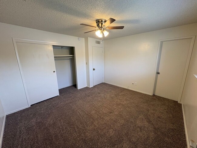 Building Photo - Corner lot home near Shopping Center Available Now!