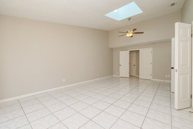 Building Photo - 8807 Wellesly Ct