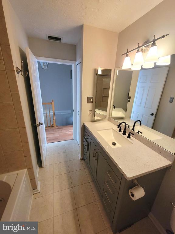 Building Photo - 8702 Castlerock Ct