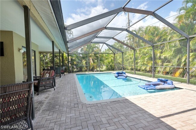 Building Photo - 3749 SW 1st Pl