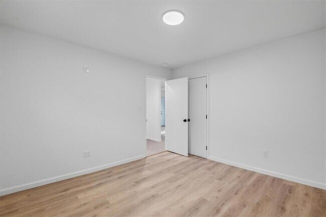 Building Photo - 608 N College Dr