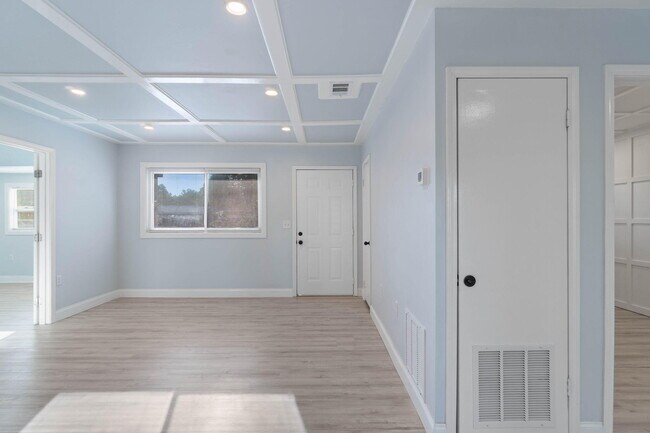 Building Photo - 19 Eglin St