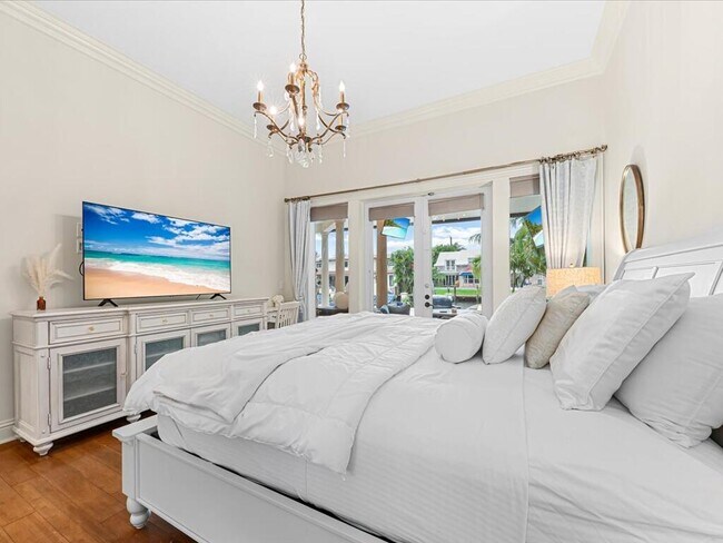 Building Photo - 3030 NE 45th St