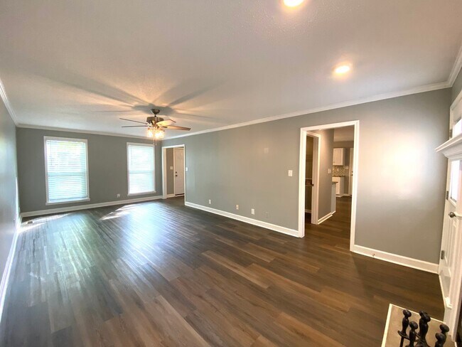 Building Photo - 1103 Rosebrook Dr