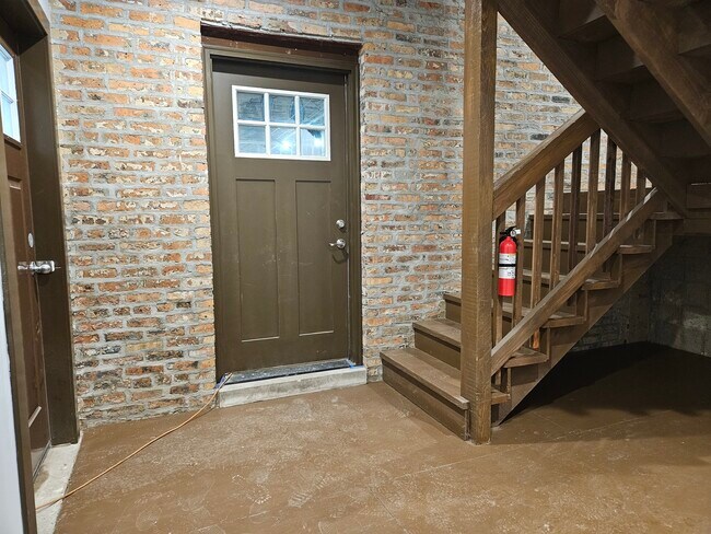 Building Photo - 831 S Western Ave