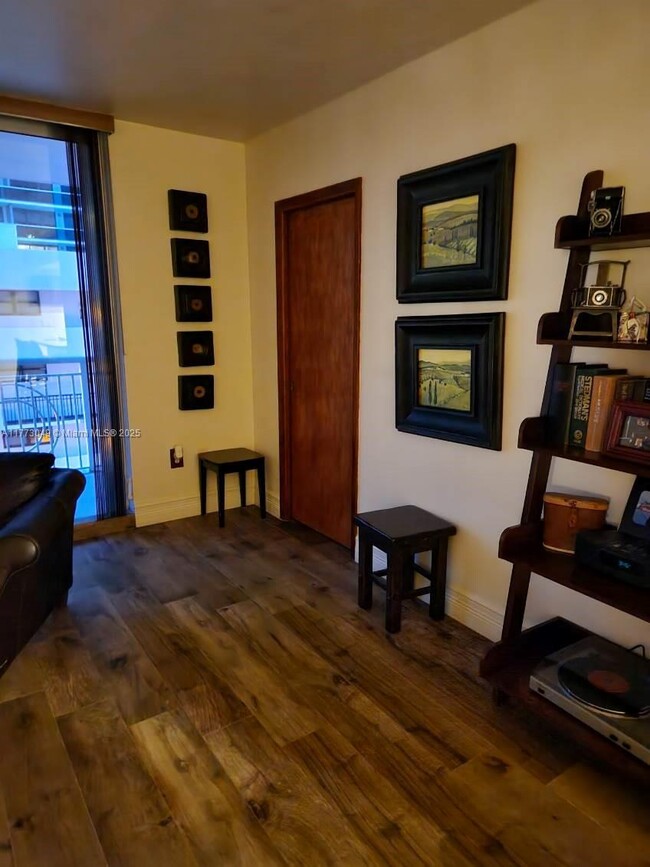 Building Photo - 5825 Collins Ave