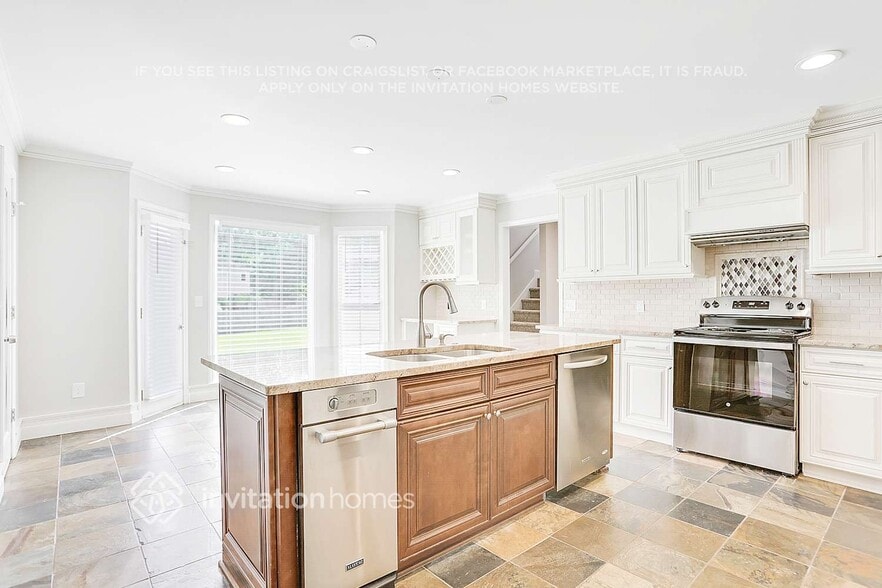 Building Photo - 1522 Oakmoor Pl