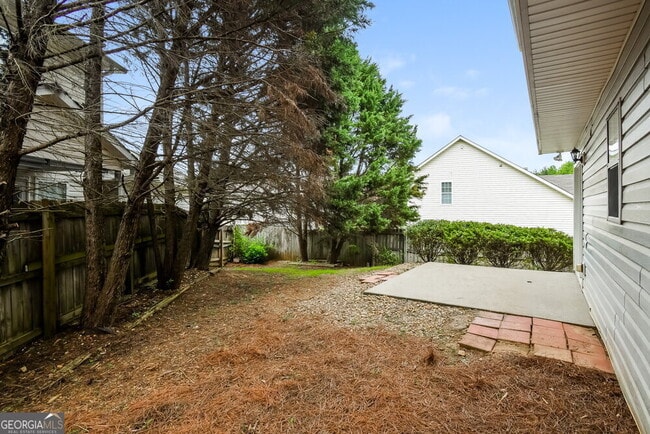 Building Photo - 411 Hillcrest Cmns