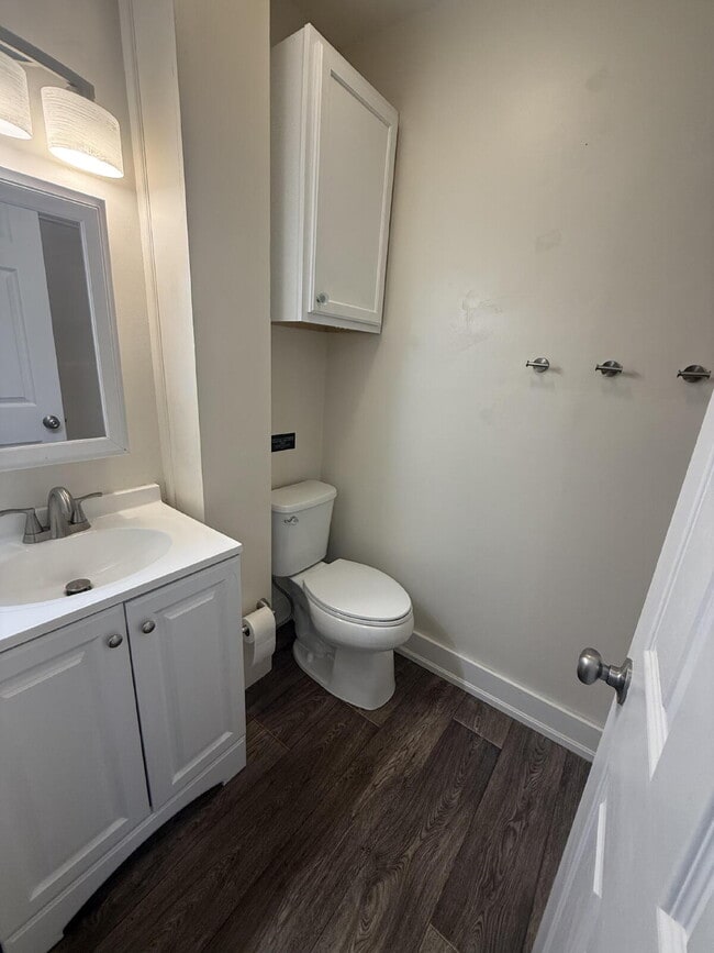 Building Photo - 2 bedroom, 1 bathroom House deep in the heart of the Highlands.