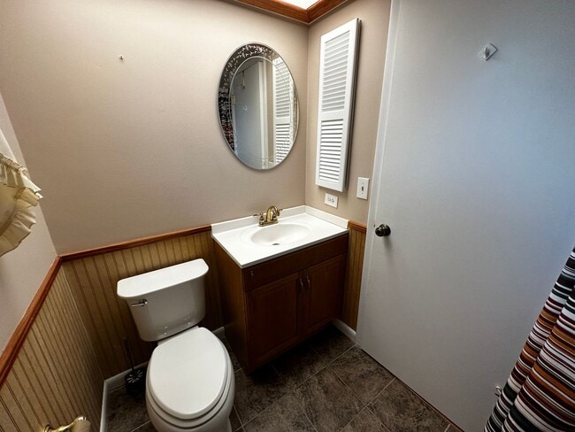 Building Photo - Beverly Hills Cutie 1/1