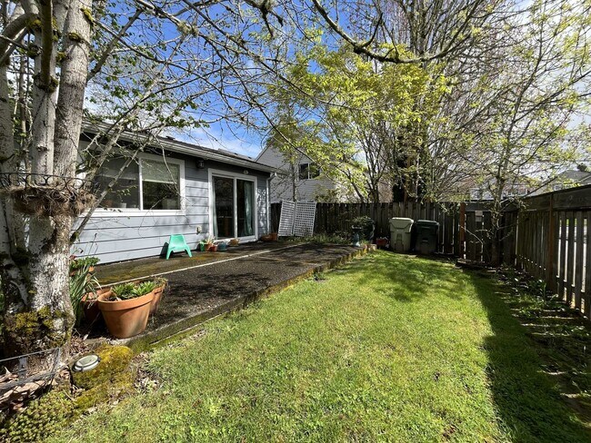 Building Photo - Comfortable Living in Bethany with Two Separate Units, Expansive 0.45-Acre Lot & Versatile Detach...