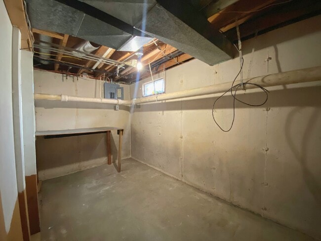 Building Photo - 2237 Wentworth Ave