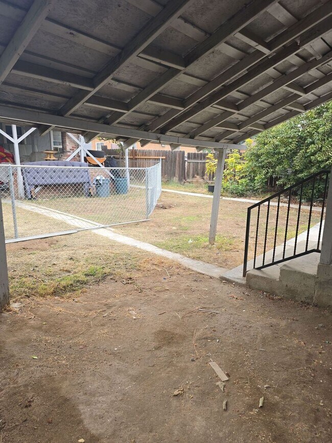 Building Photo - 924 Height St