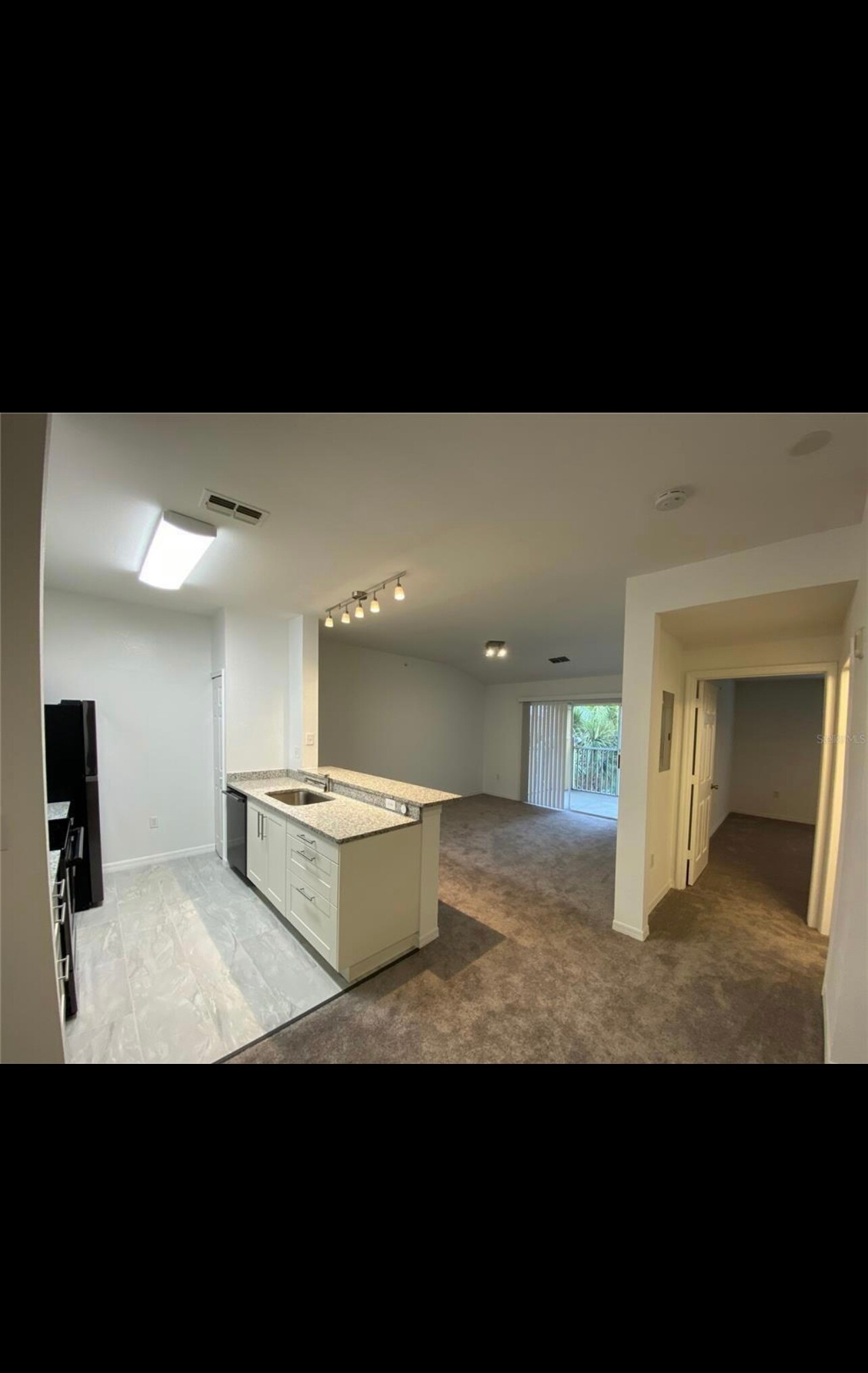Building Photo - 5455 Vineland Rd