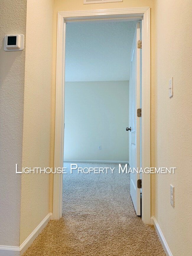 Building Photo - Modern Townhome in Baymeadows! Built in 2021!