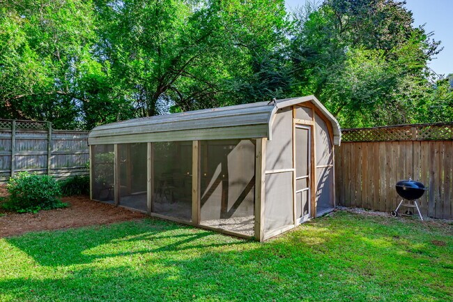 Building Photo - Large remodeled historic home now available!