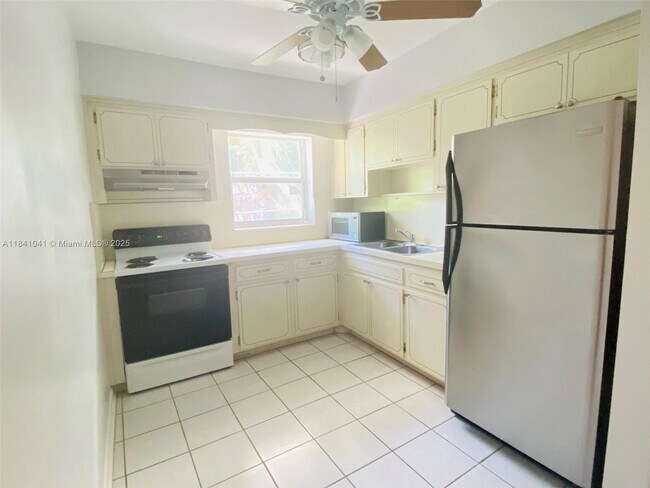 Building Photo - 1100 Atlantic Shores Blvd
