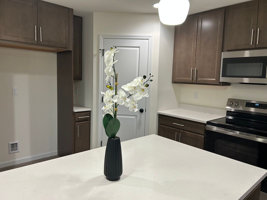 Building Photo - 402 Yellow Rose Ct