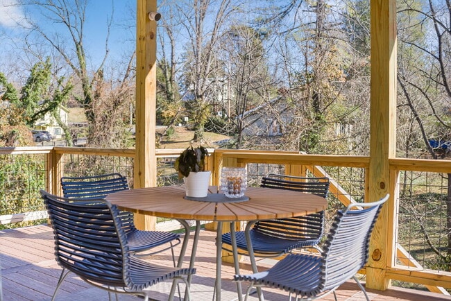 Building Photo - Fully Furnished | Asheville Area