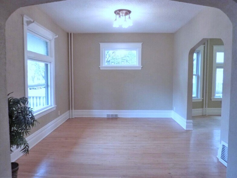 Building Photo - 738 Magnolia Ave E