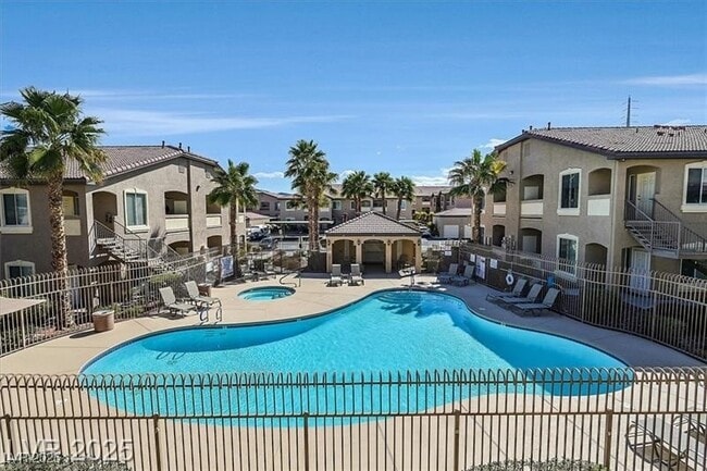 Building Photo - 2305 W Horizon Ridge Pkwy